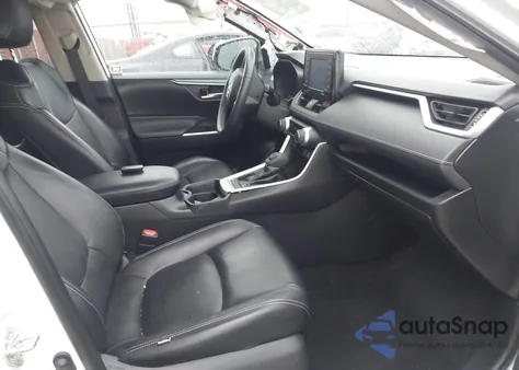 2021 Toyota Rav4 Xle z USA, uszkodzony, nr VIN 2T3W1RFV3MW105941